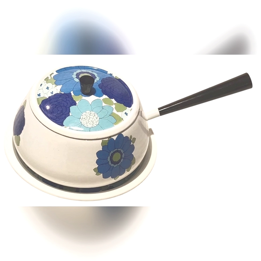 Vintage 4 Piece Floral Enamel Saucepan with Lid and Plate